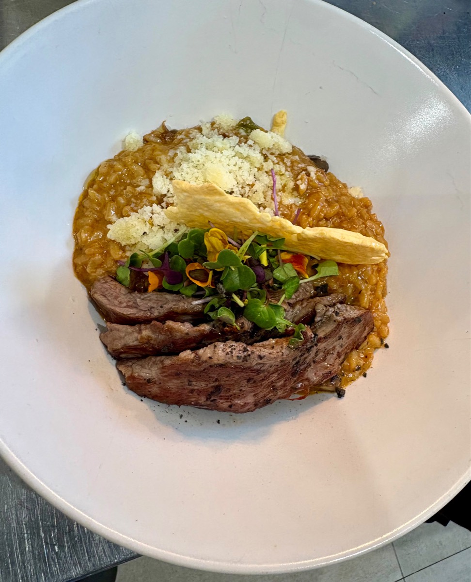 Risotto de presa ibérica servido en Majumi